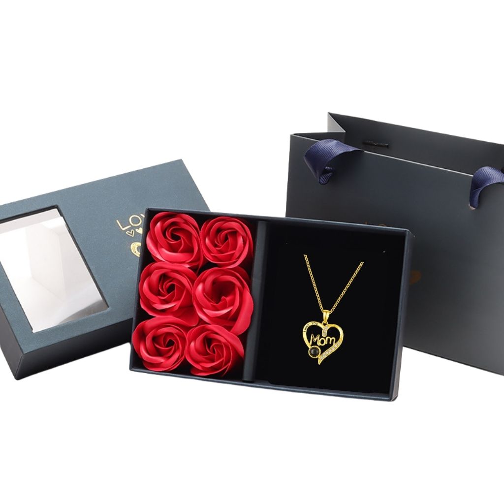 Cadena Regalo Para Mama Y Caja Con Rosas