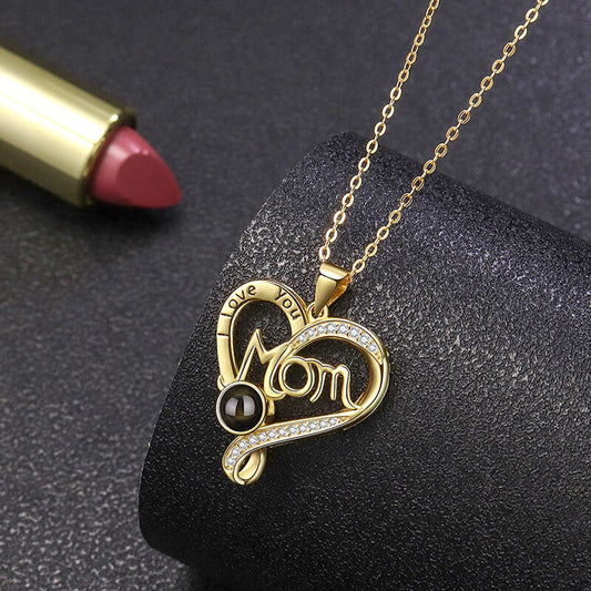 Cadena Regalo Para Mama Y Caja Con Rosas